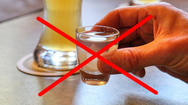 Соленая рыба и алкоголь под запретом: как питаться при COVID-19?